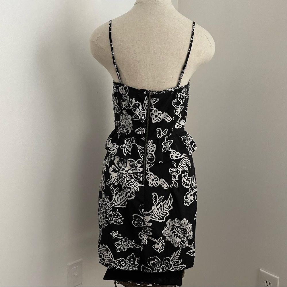 American Eagle Black & White Floral Peplum Dress Size 4 - Picture 6 of 15